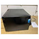 Hamilton Beach 1.6 Cu ft Sensor Cook Countertop Microwave Oven in Stainless Steel Hamilton Beach 1.6 Cu ft Sensor Cook Countertop Microwave Oven in Stainless Steel