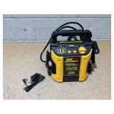 EverStart Maxx 1000 Peak Amp Jump Starter with Compressor, Pivoting LED Light, DC and USB Port EverStart Maxx 1000 Peak Amp Jump Starter with Compressor, Pivoting LED Light, DC and USB Port