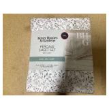 Better Homes & Gardens Cool & Crisp 4-Piece 300 Thread Count Soft Silver Botanical Cotton Percale Sheet Set, Full Better Homes & Gardens Cool & Crisp 4-Piece 300 Thread Count Soft Silver Botanical Cotton Percale Sheet Set, Full