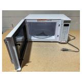 Hamilton Beach 1.1 Cu ft Countertop Microwave Oven, White and Stainless Steel Hamilton Beach 1.1 Cu ft Countertop Microwave Oven, White and Stainless Steel