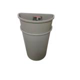 2 Wastebaskets 2 Wastebaskets