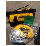 DEWALT 5.5 Amp Corded Variable Speed Jig Saw Kit with Bag Customer Return see Pictures