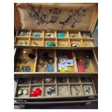 Lady Buxton Vintage Jewelry Box w/Earrings +
