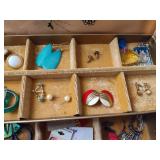 Lady Buxton Vintage Jewelry Box w/Earrings +