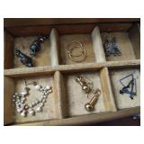 Lady Buxton Vintage Jewelry Box w/Earrings +