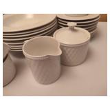 Oneida Majesticware Basketweave Dinnerware Set