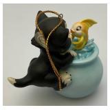 EST. $75.00-$125.00 Vintage WDCC Figaro And Cleo Ornament "Purrfect Kiss"  Figurine  With COA In Original Box EST. $75.00-$125.00 Vintage WDCC Figaro And Cleo Ornament "Purrfect Kiss"  Figurine  With COA In Original Box