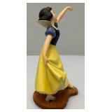 EST. $125.00-$200.00 Vintage WDCC Snow White And The Seven Dwarfs "The Fairest One Of All" SNOW White Figurine  With COA In Original Box EST. $125.00-$200.00 Vintage WDCC Snow White And The Seven Dwarfs "The Fairest One Of All" SNOW White Figurine  With COA In Original Box