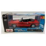 Maisto 1:24  Scale Special Edition Die Cast 2008 Dodge Challenger SRT8 & 1970 Dodge Challenger R/T Convertible (NIB) Maisto 1:24  Scale Special Edition Die Cast 2008 Dodge Challenger SRT8 & 1970 Dodge Challenger R/T Convertible (NIB)