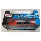 Maisto 1:24  Scale Special Edition Die Cast 2008 Dodge Challenger SRT8 & 1970 Dodge Challenger R/T Convertible (NIB) Maisto 1:24  Scale Special Edition Die Cast 2008 Dodge Challenger SRT8 & 1970 Dodge Challenger R/T Convertible (NIB)