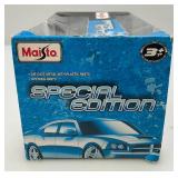 Maisto 1:24  Scale Special Edition Die Cast 2008 Dodge Challenger SRT8 & 1970 Dodge Challenger R/T Convertible (NIB) Maisto 1:24  Scale Special Edition Die Cast 2008 Dodge Challenger SRT8 & 1970 Dodge Challenger R/T Convertible (NIB)