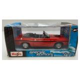 Maisto 1:24  Scale Special Edition Die Cast 2008 Dodge Challenger SRT8 & 1970 Dodge Challenger R/T Convertible (NIB) Maisto 1:24  Scale Special Edition Die Cast 2008 Dodge Challenger SRT8 & 1970 Dodge Challenger R/T Convertible (NIB)