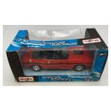 Maisto 1:24  Scale Special Edition Die Cast 2008 Dodge Challenger SRT8 & 1970 Dodge Challenger R/T Convertible (NIB) Maisto 1:24  Scale Special Edition Die Cast 2008 Dodge Challenger SRT8 & 1970 Dodge Challenger R/T Convertible (NIB)
