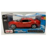Maisto 1:24  Scale Special Edition Die Cast 2008 Dodge Challenger SRT8 & 1970 Dodge Challenger R/T Convertible (NIB) Maisto 1:24  Scale Special Edition Die Cast 2008 Dodge Challenger SRT8 & 1970 Dodge Challenger R/T Convertible (NIB)