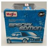 Maisto 1:24  Scale Special Edition Die Cast 2008 Dodge Challenger SRT8 & 1970 Dodge Challenger R/T Convertible (NIB) Maisto 1:24  Scale Special Edition Die Cast 2008 Dodge Challenger SRT8 & 1970 Dodge Challenger R/T Convertible (NIB)