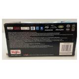 Maisto 1:24  Scale Special Edition Die Cast 2008 Dodge Challenger SRT8 & 1970 Dodge Challenger R/T Convertible (NIB) Maisto 1:24  Scale Special Edition Die Cast 2008 Dodge Challenger SRT8 & 1970 Dodge Challenger R/T Convertible (NIB)