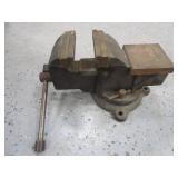 (2) Bench Vises (2) Bench Vises
