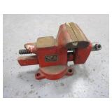 (2) Bench Vises (2) Bench Vises