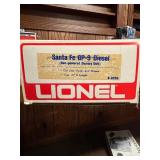 Lionel Santa Fe GP-9 Diesel Non-Powered Dummy Locomotive Great Northern 6-8255 with Box