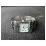 Winnci Quartz Cuff Wristwatch with Extra Button Cell Batteries