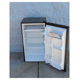 MIDEA 3.3 CU. FT. SINGLE DOOR COMPACT REFRIGERATOR