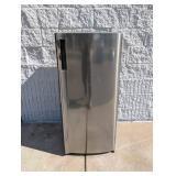 NEW LG TOP FREEZER REFRIGERATOR  6 CU. FT