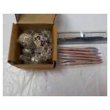 8 Decorative Drawer Knobs and Pens...