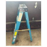 Werner 4 Ft. Fiberglass Step Ladder (8 Ft. Reach Height) with 250 Lb. Load Capacity Type I Duty Rating