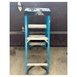Werner 4 Ft. Fiberglass Step Ladder (8 Ft. Reach Height) with 250 Lb. Load Capacity Type I Duty Rating