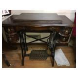 Antique Singer Sewing Table/Machine