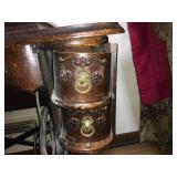 Antique Singer Sewing Table/Machine