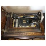 Antique Singer Sewing Table/Machine