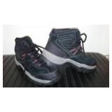 Rugged Outback Reinforced Toe Work Boots. Size 7.5 Mens or 9.5 Womens.
