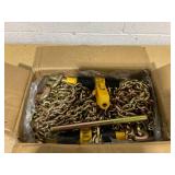 VEVOR Ratchet Chain Binder, 5/16"-3/8" Heavy Duty Load Binders, with G80 Chains 7100 lbs Secure Load Limit, Labor-saving Anti-skid Handle, Tie Down Hauling Chain Binders for Flatbed Truck Trailer