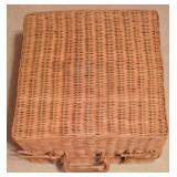 LL-BR3 - Set of 4 Woven Baskets and Wooden Tray Assorted Sizes