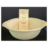 O - Pampered Chef Baking Bowl, Stoneware Bakeware, and 5 Bread Proofing Baskets with Liners