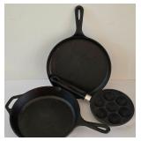 LR - Set of 3 Cast Iron Pans Lodge 85K 10.5 in, Lodge 90C 10.75 in, and 7 in Egg Pan