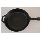 LR - Set of 3 Cast Iron Pans Lodge 85K 10.5 in, Lodge 90C 10.75 in, and 7 in Egg Pan