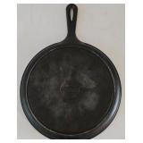LR - Set of 3 Cast Iron Pans Lodge 85K 10.5 in, Lodge 90C 10.75 in, and 7 in Egg Pan
