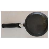 LR - Set of 3 Cast Iron Pans Lodge 85K 10.5 in, Lodge 90C 10.75 in, and 7 in Egg Pan