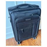O - Samsonite Black Softside Spinner Carry-On Luggage