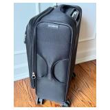 O - Samsonite Black Softside Spinner Carry-On Luggage