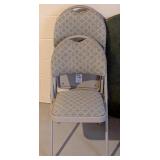 LL - Mismatched Set of 4 Padded Folding Chairs with 40in Round Table