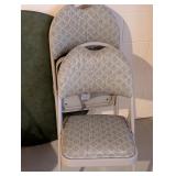LL - Mismatched Set of 4 Padded Folding Chairs with 40in Round Table