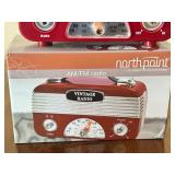 Pair of Northpoint Vintage-Style AM/FM Radios with Box