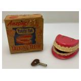 Vintage Amazing Yakity-Yak Wind Up Chattering Teeth Complete In Original Box