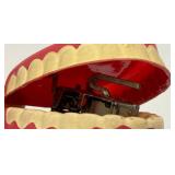 Vintage Amazing Yakity-Yak Wind Up Chattering Teeth Complete In Original Box