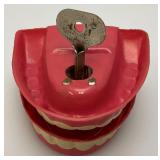 Vintage Amazing Yakity-Yak Wind Up Chattering Teeth Complete In Original Box