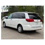 2004 TOYOTA SIENNA CE 7 PASSENGER (NO RESERVE)
