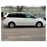 2004 TOYOTA SIENNA CE 7 PASSENGER (NO RESERVE)